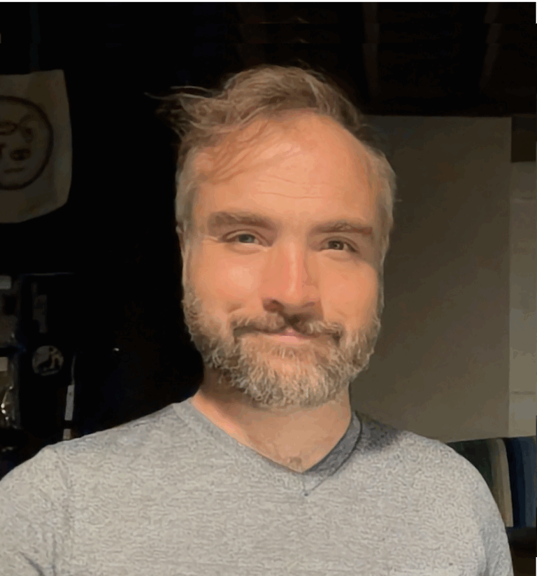 new border studio smile 768x823